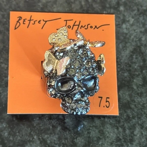betsy Johnson skull and butterfly rhinestone embellished ring - Picture 3 of 9
